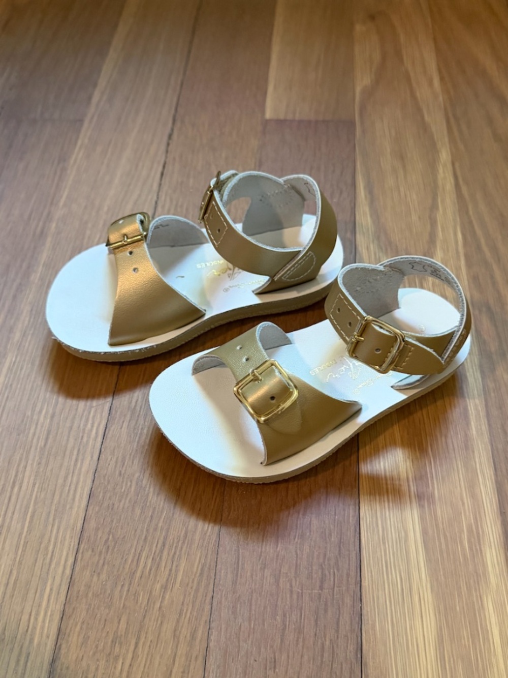 Salt Water Sandals Girls Gold Leather • Size 6 • Brand New